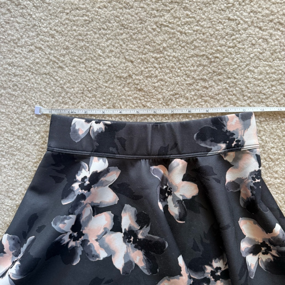 EUC Hollister floral scuba skirt - Picture 2 of 5
